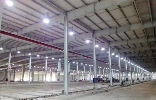 索樂圖導(dǎo)光管照明系統(tǒng)工廠應(yīng)用車間