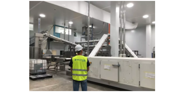 偏愛自然光照明的Chic-kles食品工廠