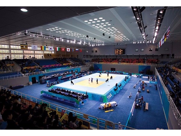 索樂圖導光管在體育館行業有哪些應用？